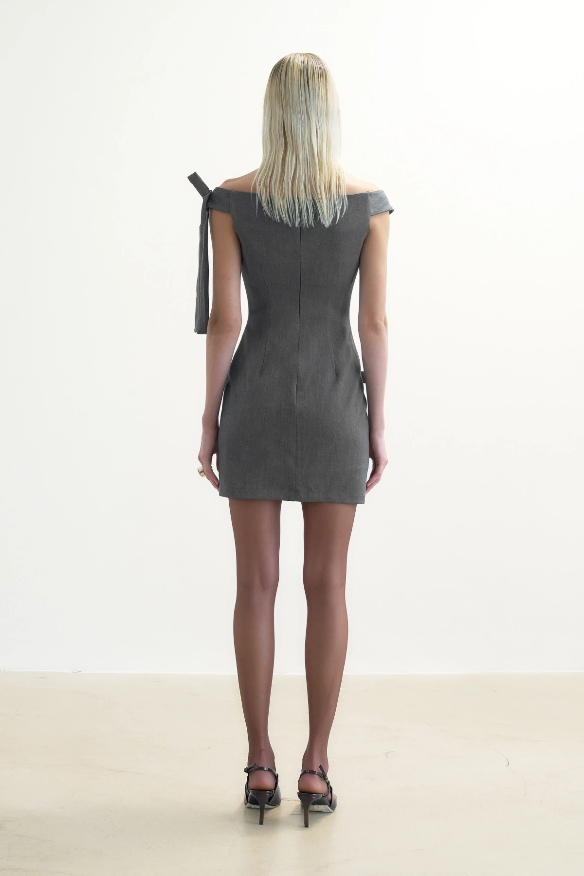 GRAY BOAT-NECK MINI DRESS WITH BOW DETAIL