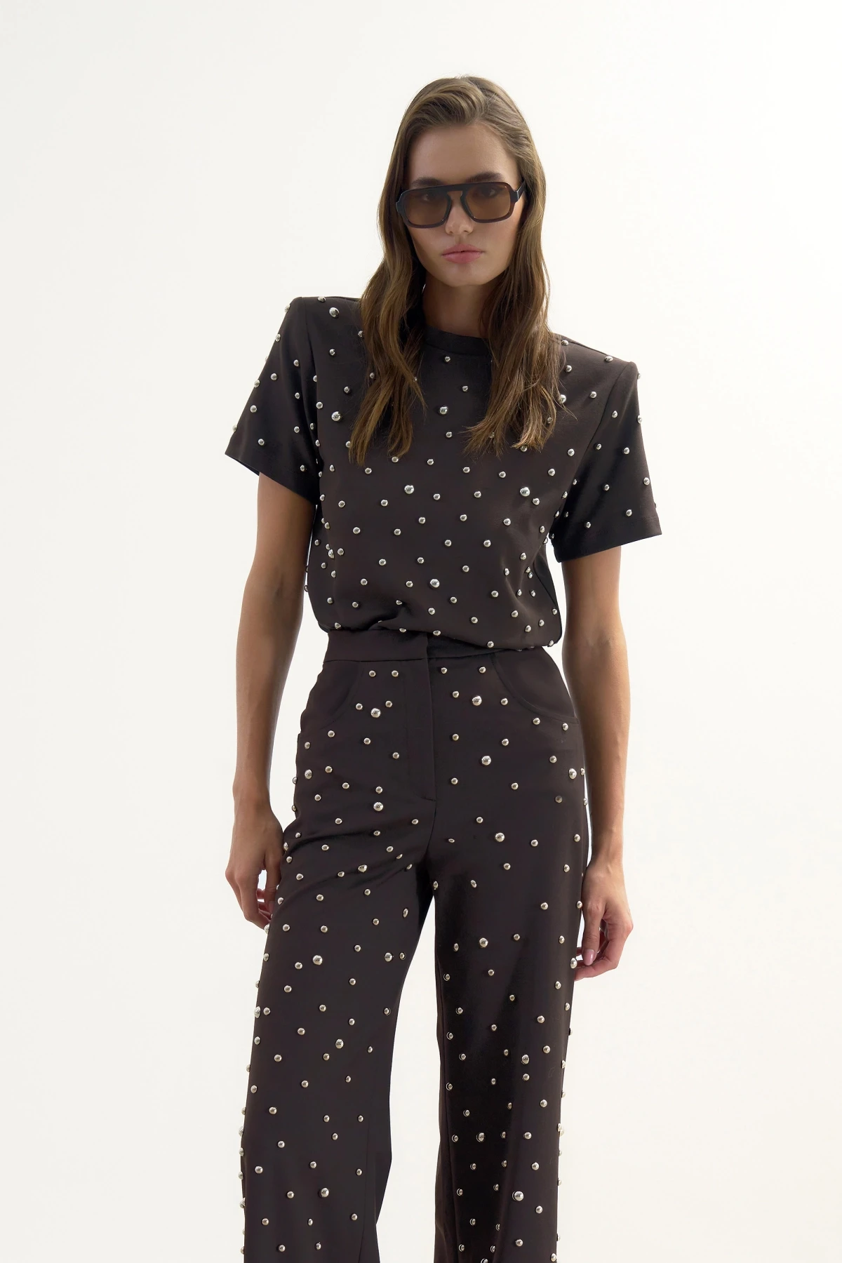 BROWN T-SHIRT WITH METALLIC STONE PRINT