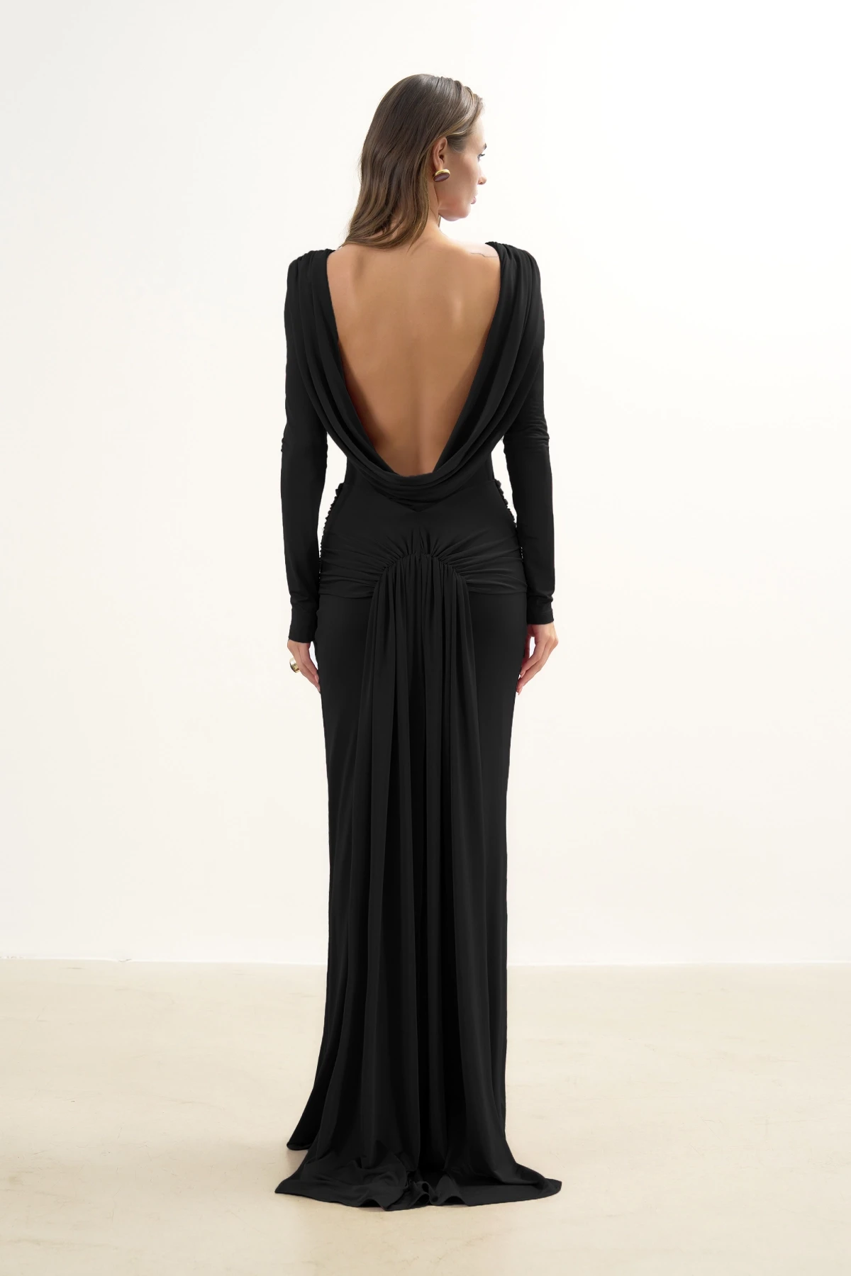 BLACK BACKLESS MAXI DRESS WITH DRAPED DETAIL