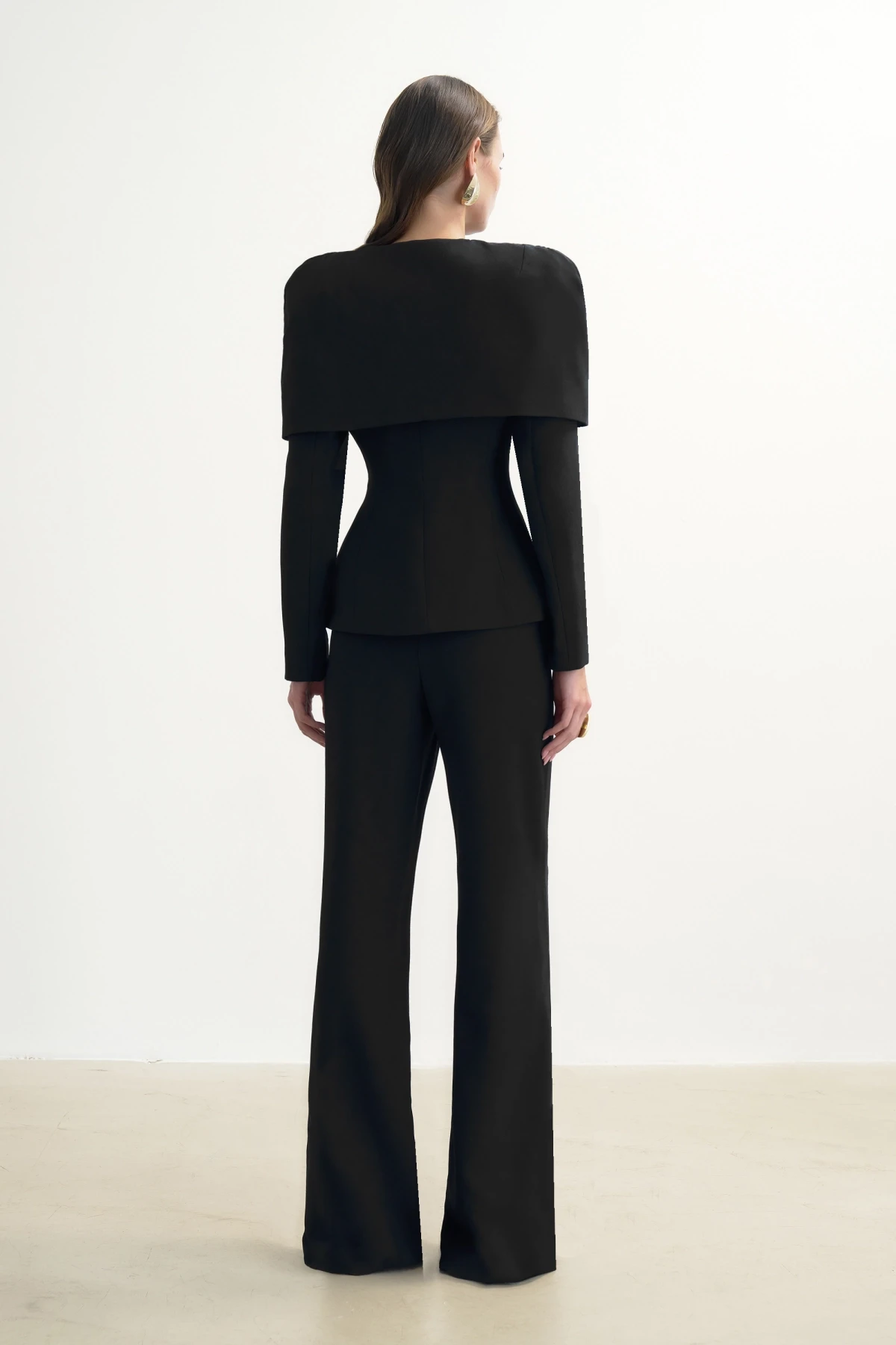 BLACK HIGH-WAISTED TROUSERS