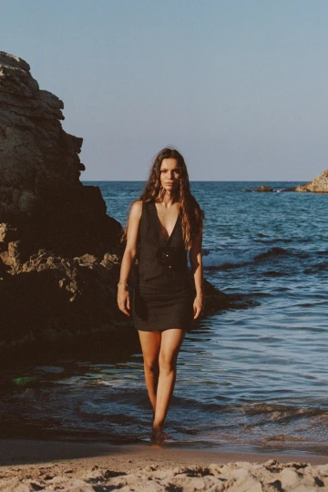 STONE-ROSE DETAILED BLACK VEST SKIRT SET