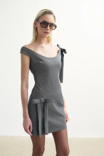 GRAY BOAT-NECK MINI DRESS WITH BOW DETAIL